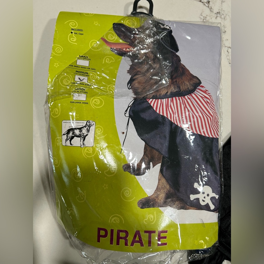 Joann Pirate Hat & Cape Dog Costume Medium 14-16”